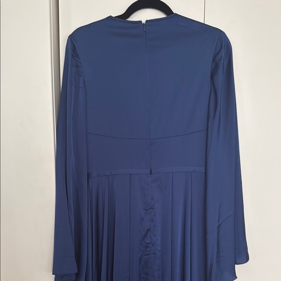 NWT | Mac Duggal Blue Charmeuse Soft Tie Keyhole Bell Sleeve Gown Size 6 - Picture 9 of 14